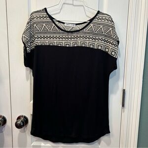 Carol Rose Women’s Black & White Aztec Print Short Sleeve Casual Top Size Medium